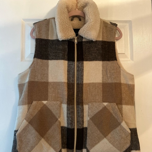 Plaid Sherpa-Lined Vest - Picture 2 of 5